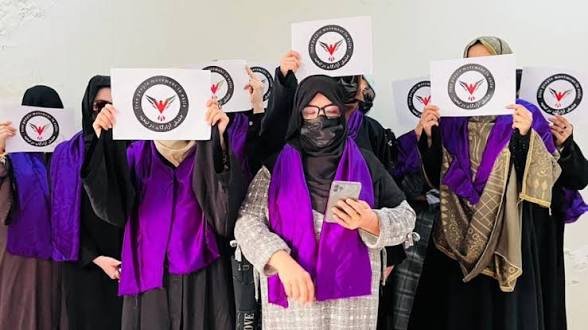 The Azadegan Movement in Exile supported "Nooriya" and the deprived women of Afghanistan by performing a symbolic play.