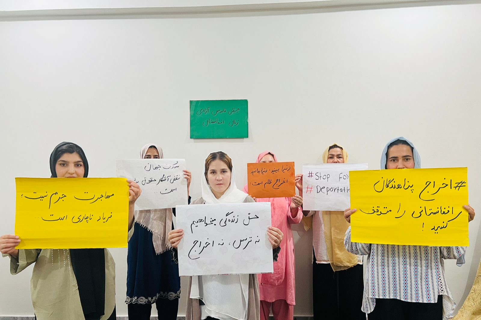جنبش فانوس آزادی زنان افغانستان: اخراج اجباری پناهندگان از پاکستان «مغایر اصول انسانی» است